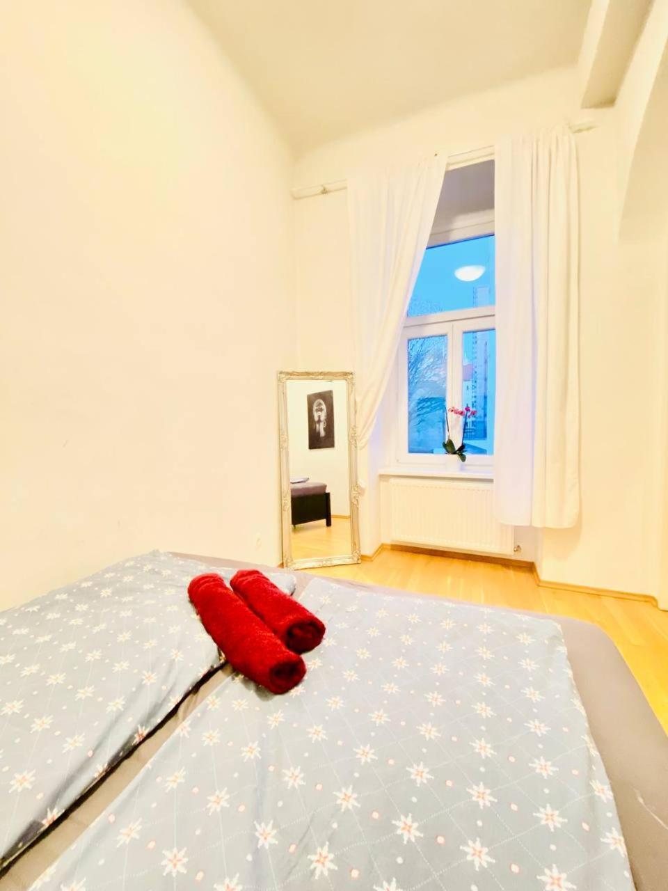 Family Apartment Th8 8 Bécs Kültér fotó