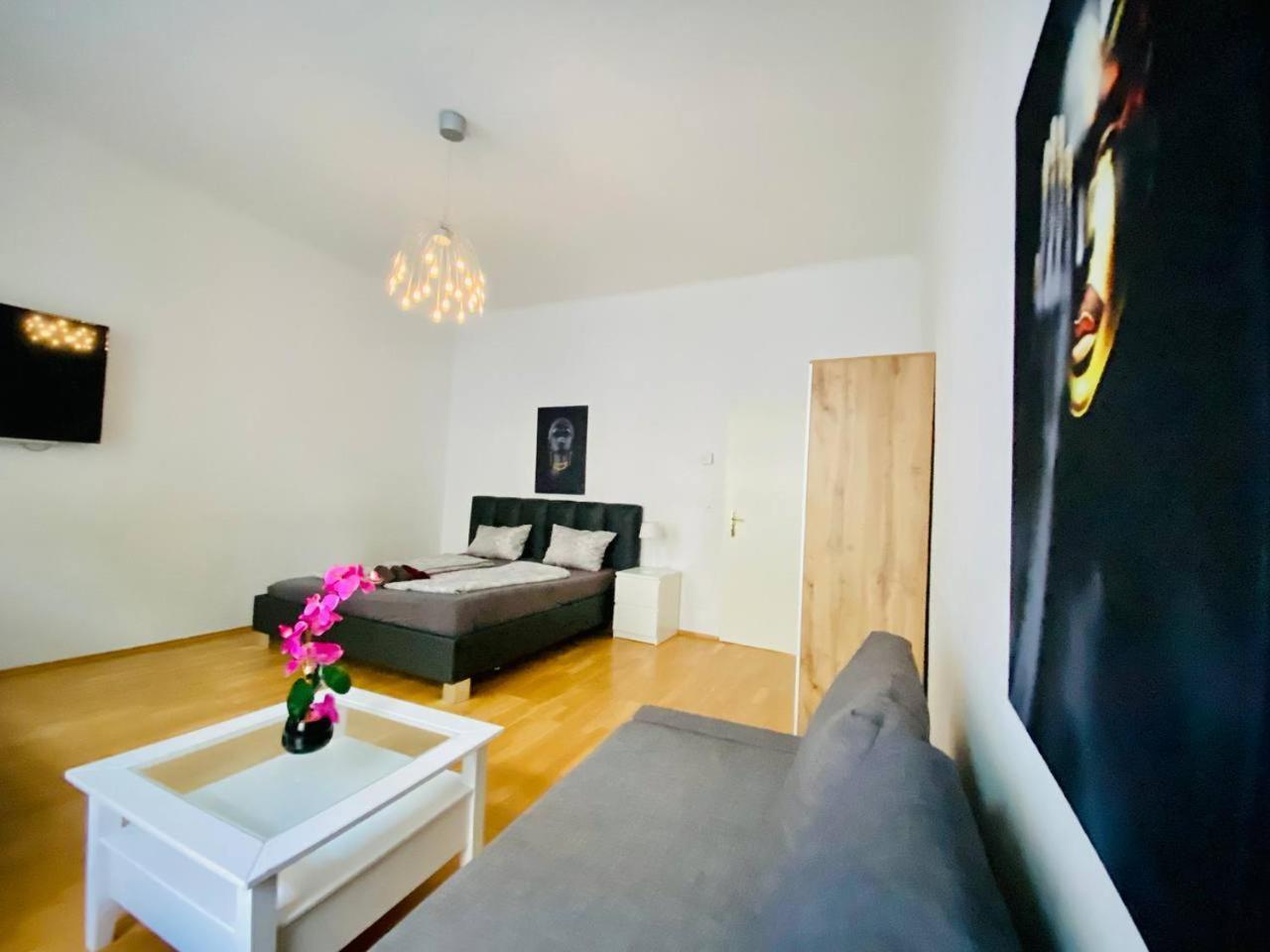 Family Apartment Th8 8 Bécs Kültér fotó