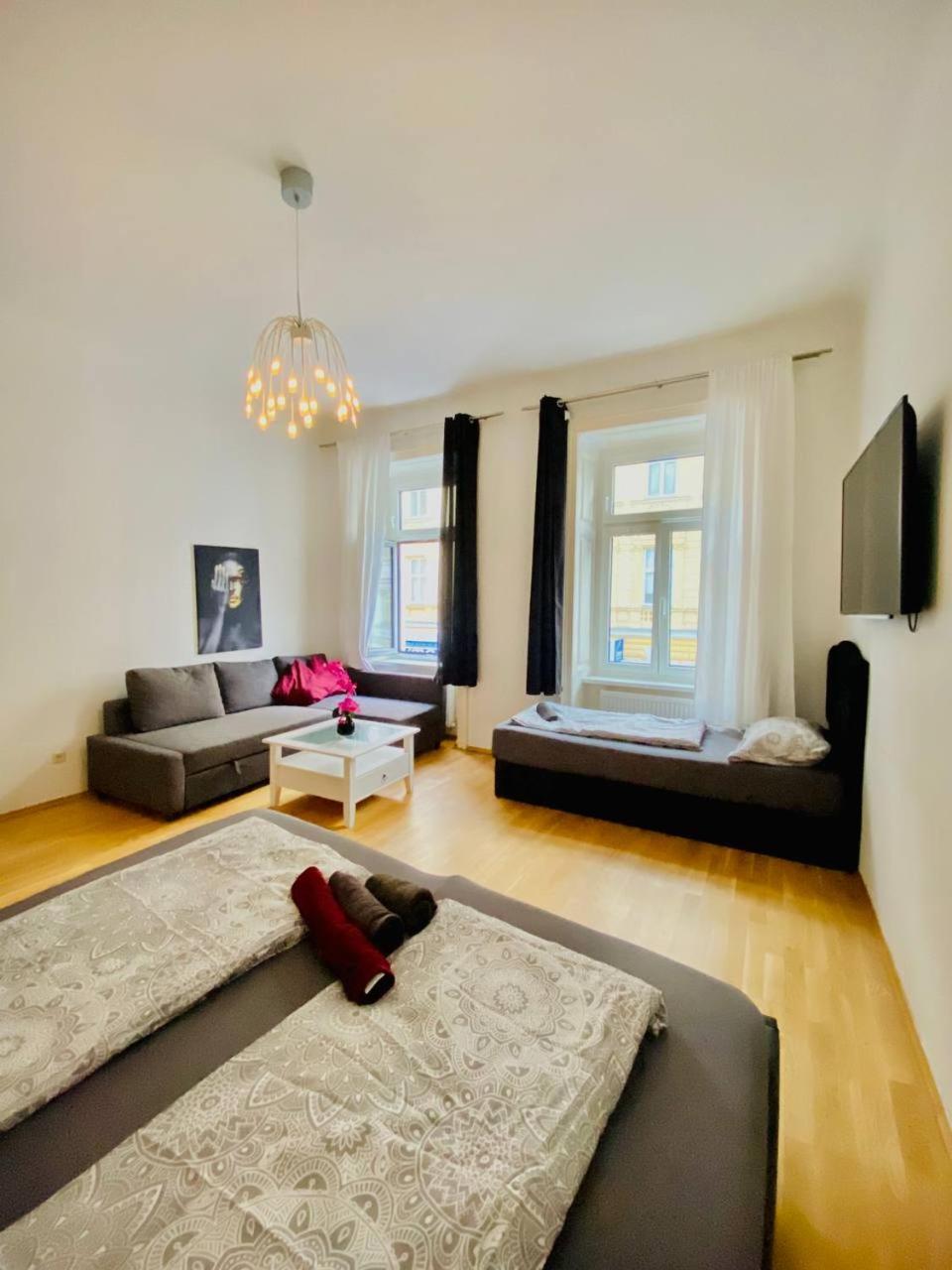Family Apartment Th8 8 Bécs Kültér fotó