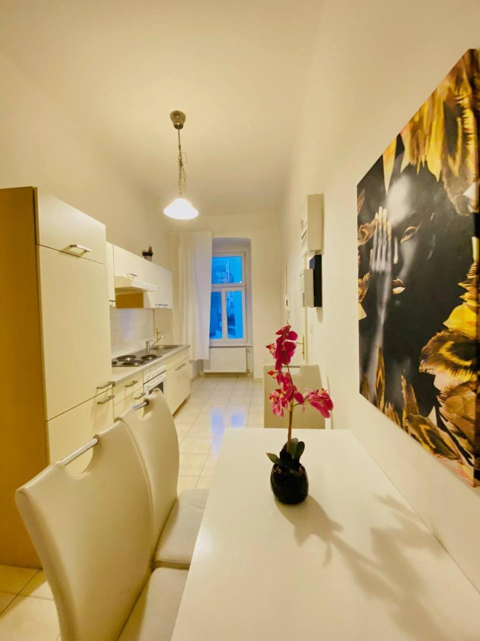 Family Apartment Th8 8 Bécs Kültér fotó