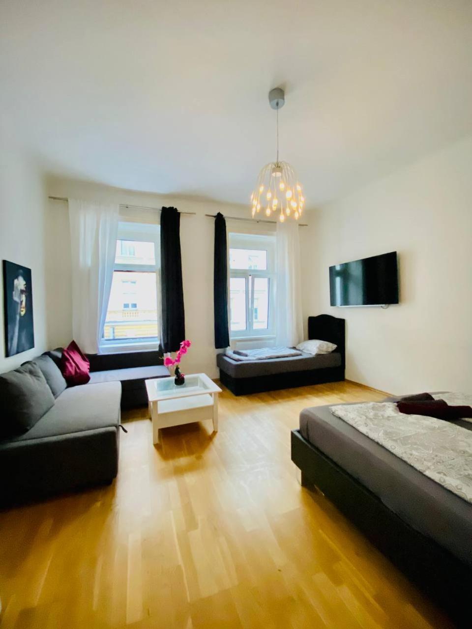 Family Apartment Th8 8 Bécs Kültér fotó