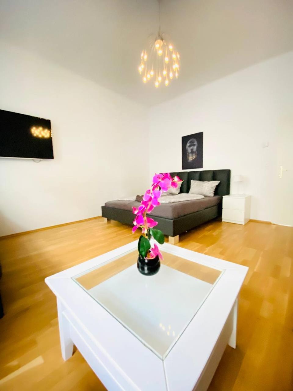Family Apartment Th8 8 Bécs Kültér fotó