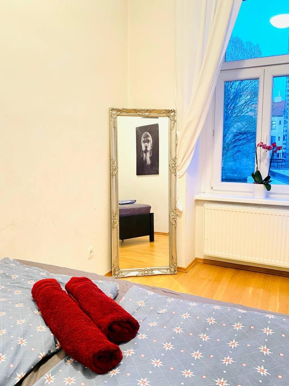 Family Apartment Th8 8 Bécs Kültér fotó